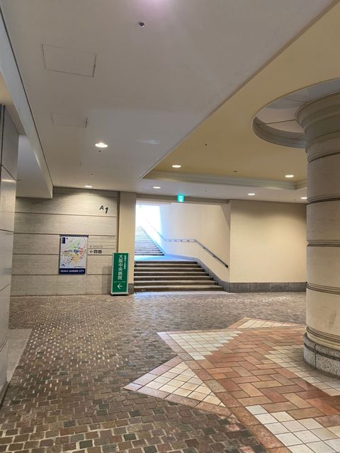 マルイト西梅田ビル 地下道2.jpg