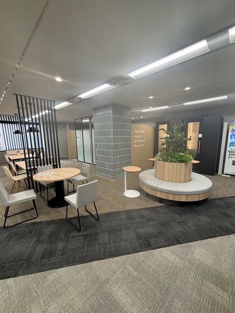 なにわ筋SIA ラウンジ (4).jpg