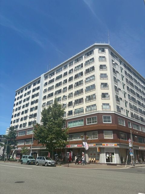 港振興ビル外観.jpg