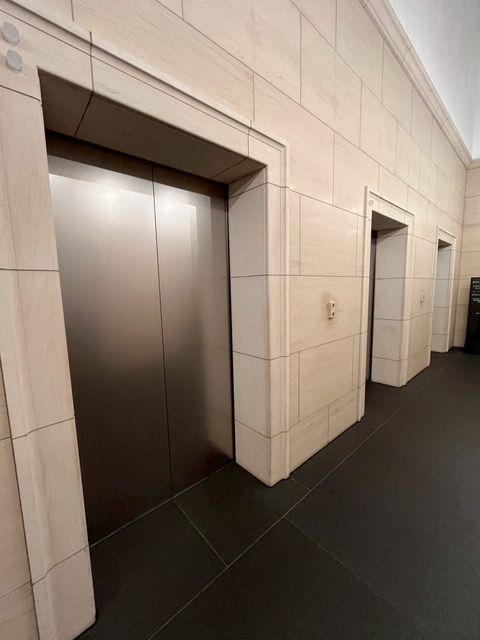 Osaka Metro本町 (2).jpg