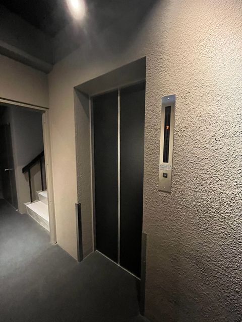 RE-017 (9).jpg