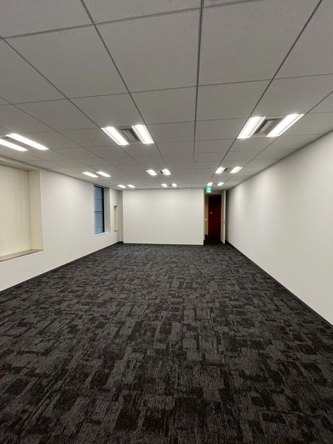 Osaka Metro本町 (16).jpg