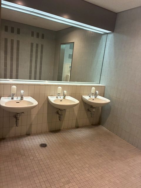 和泉中央駅ビル (5).jpg