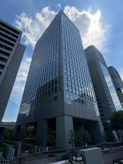 中之島セントラルタワー外観.jpg
