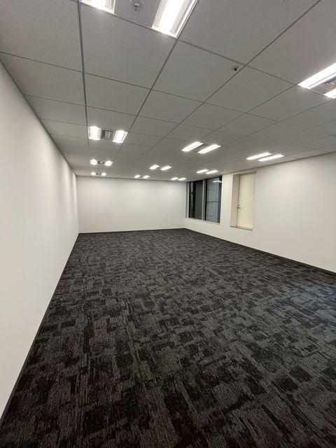 Osaka Metro本町 (15).jpg