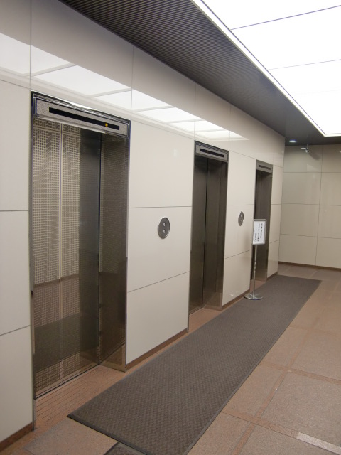 三井住友銀行南森町ビル (1).jpg