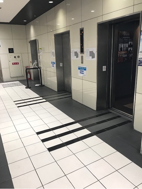 プラザ梅田ビル エレベーター.jpg